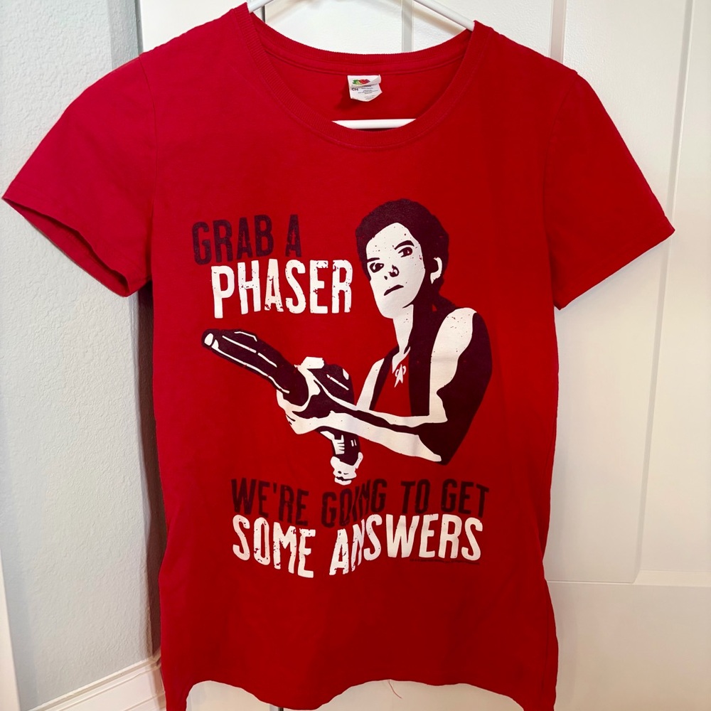 Red Star Trek Voyager T-Shirt